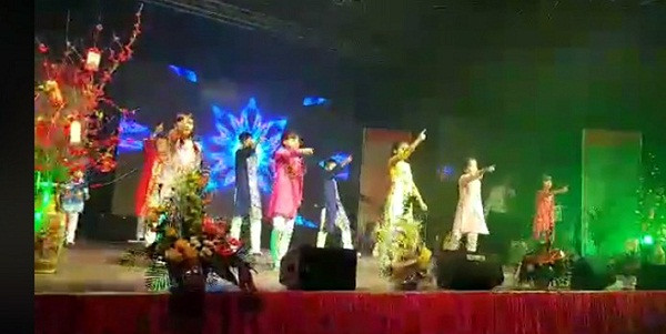 Giai điệu vũ đón xuân Kỷ Hợi của thiếu nhi Rostock. Giai điệu vũ đón xuân Kỷ Hợi của thiếu nhi Rostock.