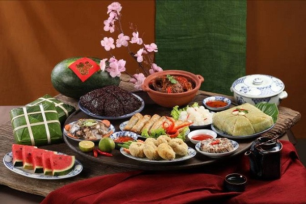 Một mâm cơm ấm cúng ngày Tết với những món ngon do VinMart Cook chế biến. Một mâm cơm ấm cúng ngày Tết với những món ngon do VinMart Cook chế biến.