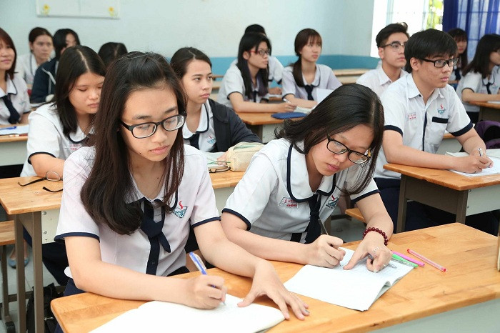 Sách giáo khoa luôn là “kim chỉ nam” cho học sinh. Sách giáo khoa luôn là “kim chỉ nam” cho học sinh.