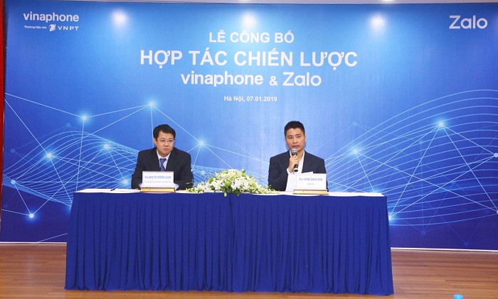Tại buổi lễ VinaPhone và Zalo đã giới thiệu dòng sản phẩm đồng thương hiệu là SIM Hey Zalo và SIM Zalo shop.