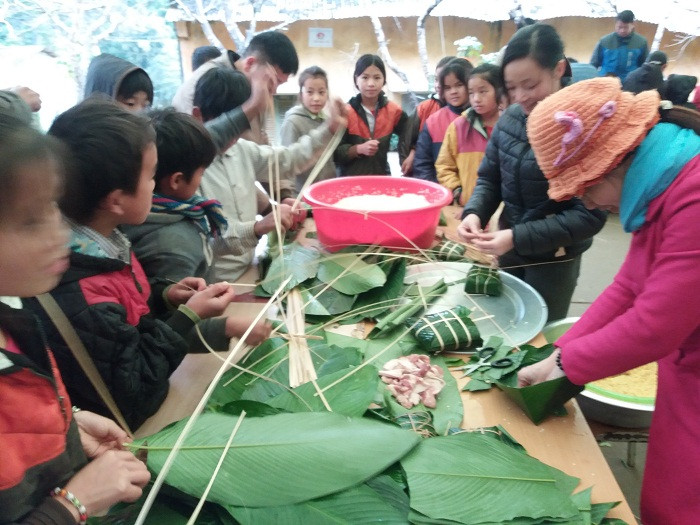 Các em học sinh hào hứng tham gia cùng thầy, cô. Các em học sinh hào hứng tham gia cùng thầy, cô.