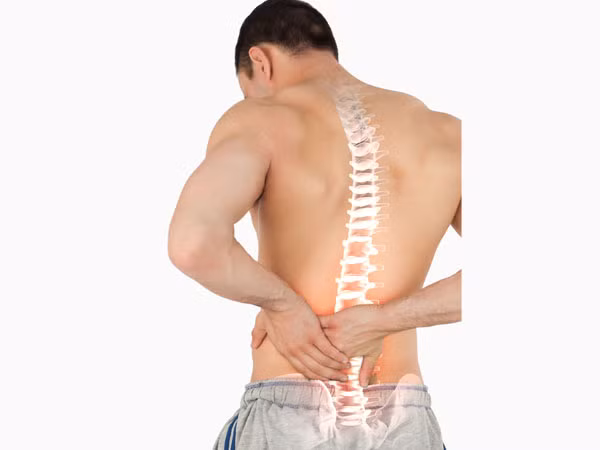 Nguyên nhân và cách điều trị bệnh loãng xương (Ảnh: theo Boldsky).