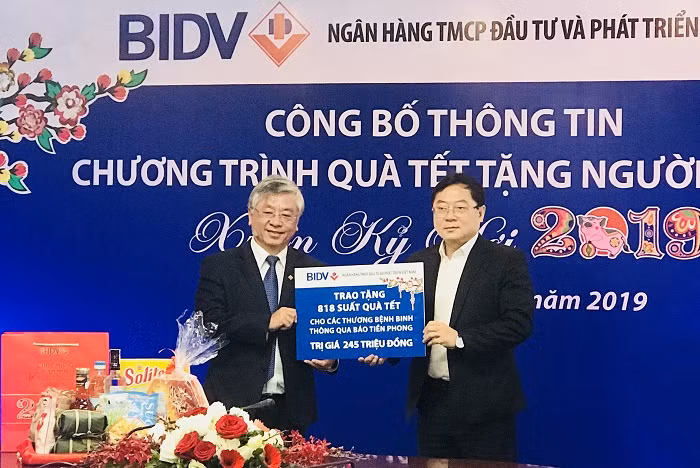 BIDV dành 20 tỷ đồng tặng quà tết người nghèo.