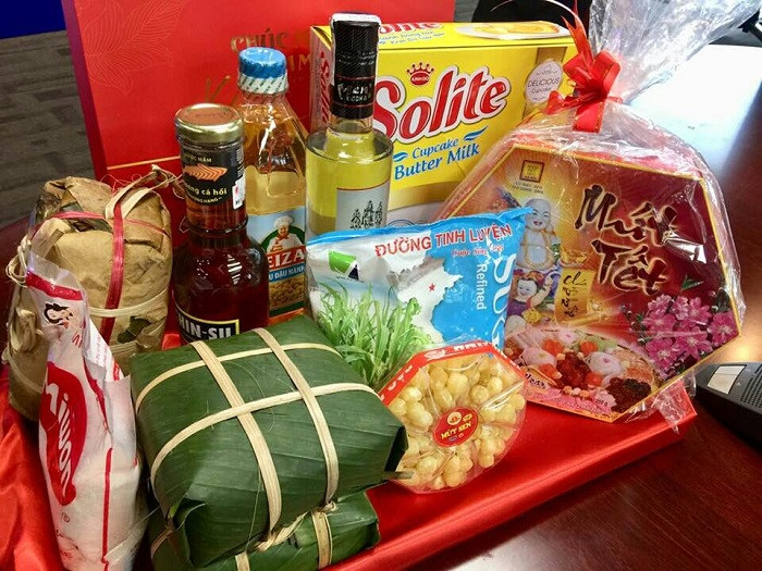 Trị giá trung bình mỗi suất quà tết là 500.000 đồng. Trị giá trung bình mỗi suất quà tết là 500.000 đồng.