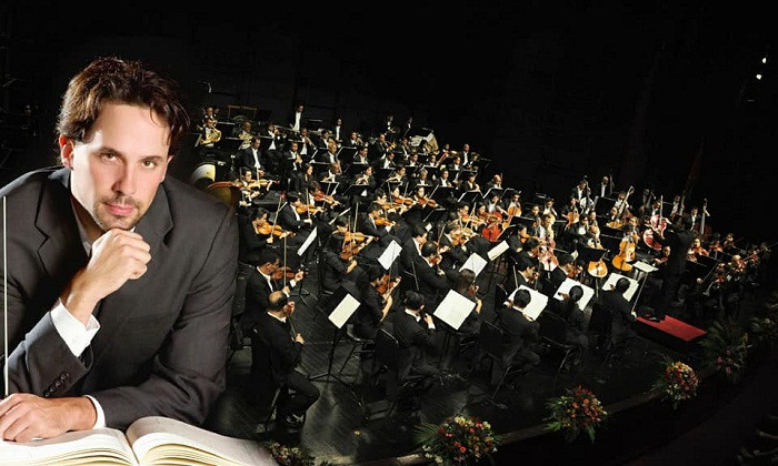 Nhạc trưởng Olivier Ochanine - Dàn nhạc giao hưởng Sun Symphony Orchestra. Nhạc trưởng Olivier Ochanine - Dàn nhạc giao hưởng Sun Symphony Orchestra.