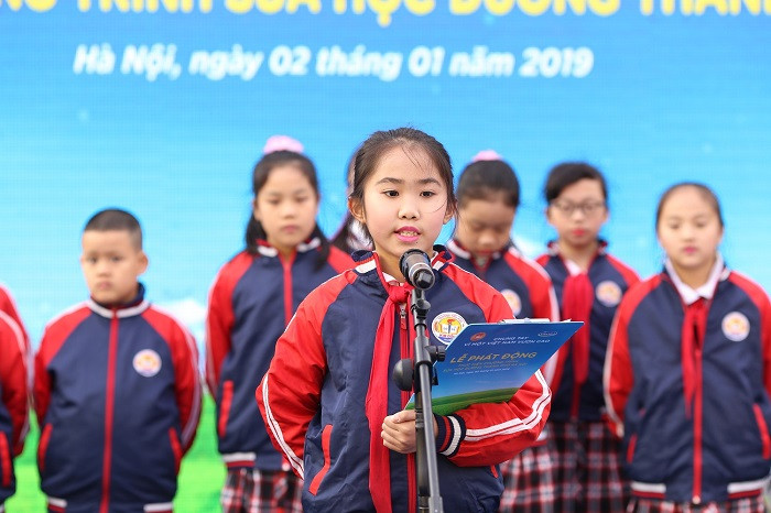 Em Đỗ Vũ Đan Linh - học sinh lớp 5A6, trường Tiểu học Kim Đồng đại diện các em học sinh phát biểu tại sự kiện. Em Đỗ Vũ Đan Linh - học sinh lớp 5A6, trường Tiểu học Kim Đồng đại diện các em học sinh phát biểu tại sự kiện.