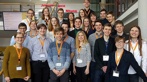 Thanh niên tham gia cuộc thi Jugend forscht 2018 tại khu vực Ilmenau, tiểu bang Thüringen. Thanh niên tham gia cuộc thi Jugend forscht 2018 tại khu vực Ilmenau, tiểu bang Thüringen.