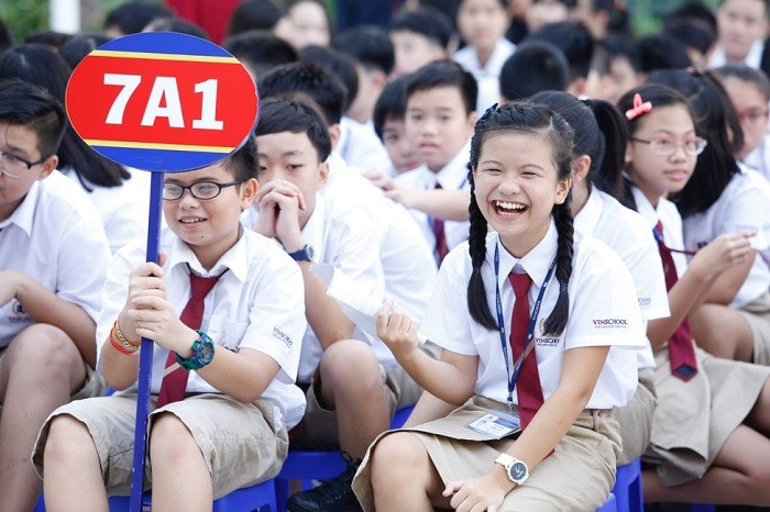 Các em háo hức và rạng rỡ bước vào năm học mới tại ngôi trường mới khang trang, hiện đại. Các em háo hức và rạng rỡ bước vào năm học mới tại ngôi trường mới khang trang, hiện đại.