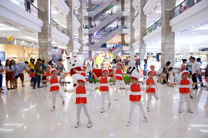 Màn flashmob vui nhộn, dễ thương từ các “đầu bếp” nhí tại “Sân chơi cung trăng”.