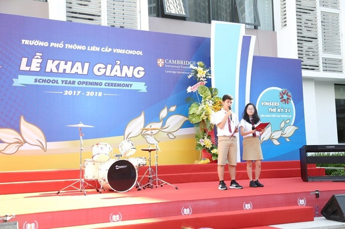 Thông điệp của năm học mới mang tên “Vinsers Thế kỷ 21 – Sẵn sàng kiến tạo tương lai”. Thông điệp của năm học mới mang tên “Vinsers Thế kỷ 21 – Sẵn sàng kiến tạo tương lai”.