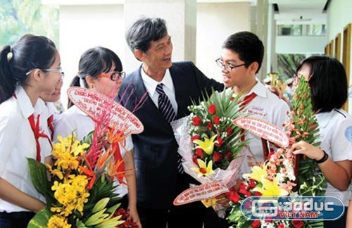 Tấm gương nữ hiệu trưởng Trường Chuyên của đại học Sư phạm ngoại ngữ Hà Nội ảnh 3 Tấm gương nữ hiệu trưởng Trường Chuyên của đại học Sư phạm ngoại ngữ Hà Nội ảnh 3