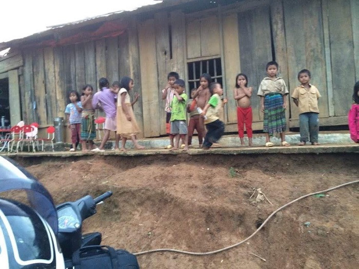 Những em nhỏ vùng cao còn nhiều thiếu thốn. Những em nhỏ vùng cao còn nhiều thiếu thốn.