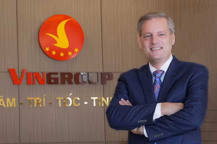 Ông James B.DeLuca – cựu Phó Chủ tịch điều hành hoạt động sản xuất toàn cầu General Motors được bổ nhiệm làm Tổng Giám đốc Nhà máy sản xuất ô tô VINFAST.