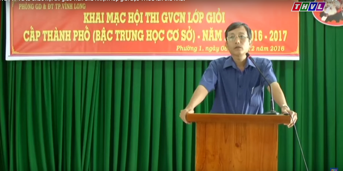 Hình ảnh khai mạc hộ thi giáo viên chủ nhiệm lớp giỏi thành phố Vĩnh Long (Ảnh: chụp màn hình kênh truyền hình Vĩnh Long). Hình ảnh khai mạc hộ thi giáo viên chủ nhiệm lớp giỏi thành phố Vĩnh Long (Ảnh: chụp màn hình kênh truyền hình Vĩnh Long).
