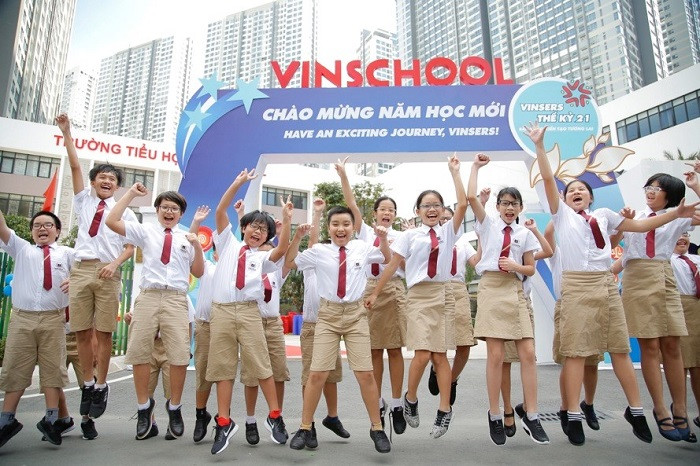 Lễ Khai giảng năm học 2017 - 2018 của các bạn học sinh trường Phổ thông liên cấp Vinschool Central Park đã diễn ra trong bầu không khí ấm áp, hân hoan. Lễ Khai giảng năm học 2017 - 2018 của các bạn học sinh trường Phổ thông liên cấp Vinschool Central Park đã diễn ra trong bầu không khí ấm áp, hân hoan.