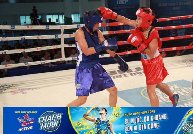 Thu Nhi (đỏ) cho thấy khả năng biến hóa trong tấn công. Thu Nhi (đỏ) cho thấy khả năng biến hóa trong tấn công.