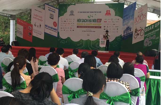 Hội sách Hà Nội lần thứ IV đã thu đông đảm sự quan tâm và yêu thích của mọi người (Ảnh: Ngọc Bích).