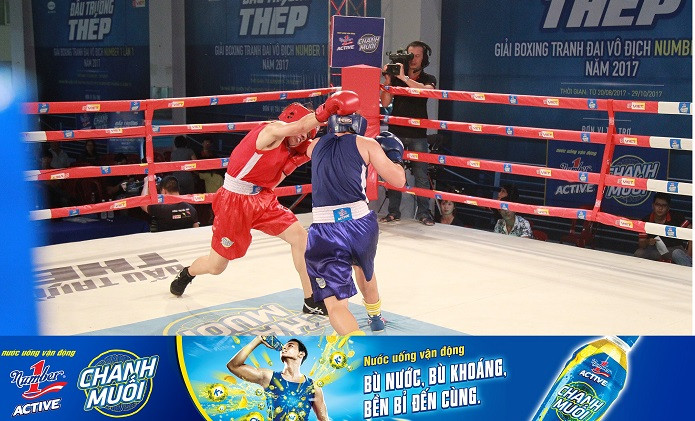 Cuộc đối đầu giữa Nhã Uyên (đỏ) và Thanh Thúy diễn ra vô cùng hấp dẫn. Cuộc đối đầu giữa Nhã Uyên (đỏ) và Thanh Thúy diễn ra vô cùng hấp dẫn.