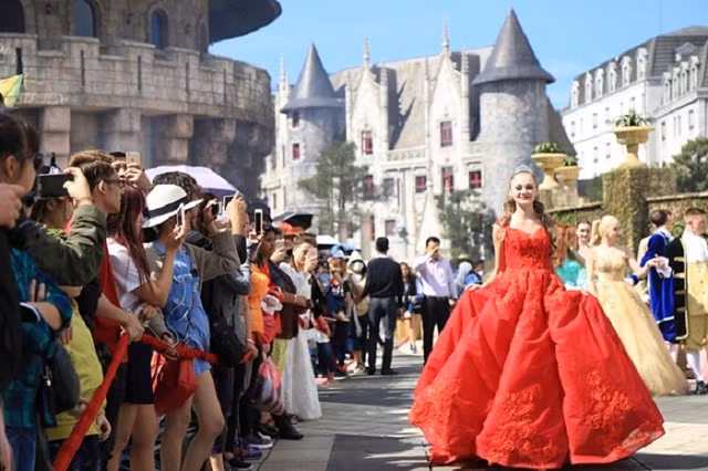 Các em bé sẽ được gặp những nàng công chúa xinh đẹp.