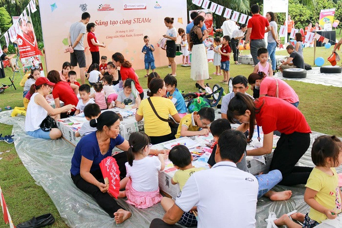 Phụ huynh cùng các em nhỏ sẽ được cùng nhau tham gia rất nhiều hoạt động hấp dẫn. Phụ huynh cùng các em nhỏ sẽ được cùng nhau tham gia rất nhiều hoạt động hấp dẫn.