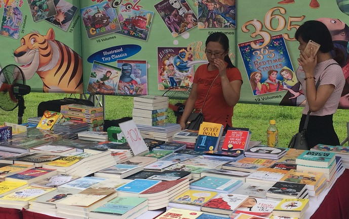 Gian hàng sách thiếu nhi quốc tế tại Hội sách Hà Nội lần thứ IV (Ảnh: Ngọc Bích).