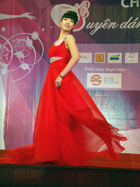 Thu Trang rất cá tính và nổi bật với chiều cao 1m73