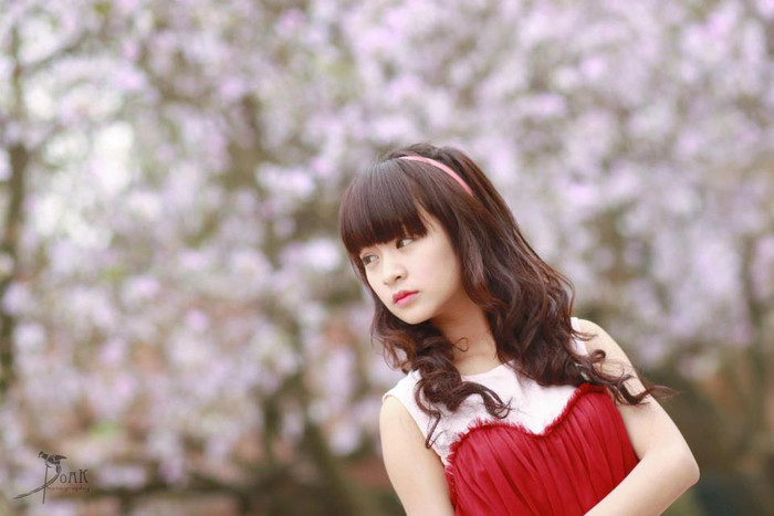 Cô bé yêu thích âm nhạc, thích nấu ăn và thích trở thành một nhà tạo mẫu