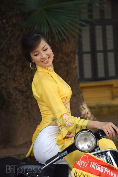 Hoàng Anh luôn nổi bật với gương mặt xinh xắn và nụ cười thân thiện