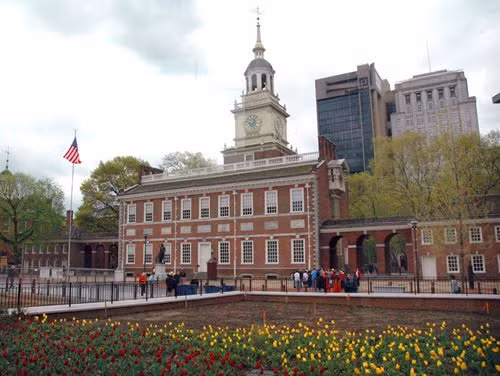 Đại học Pennsylvania được gây dựng bởi lãnh tụ Benjamin Franklin- một trong những người thành lập ra nước Mỹ ngày nay. Trường đại học tư thục này nằm trong thành phố Philadelphia - bang Pennsylvania, có thế mạnh về các ngành khoa học cơ bản, nhân chủng học, luật học, y dược, giáo dục học, kỹ thuật và kinh doanh. Năm nay, trường tuyển sinh tới 9.865 sinh viên với mức học phí 42.098 đôla/1 người/ 1 năm.
