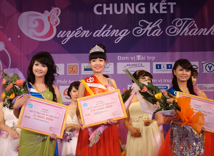 Thu Trang đã giành giải Hoa khôi Duyên dáng Hà thành 2012 Thu Trang đã giành giải Hoa khôi Duyên dáng Hà thành 2012