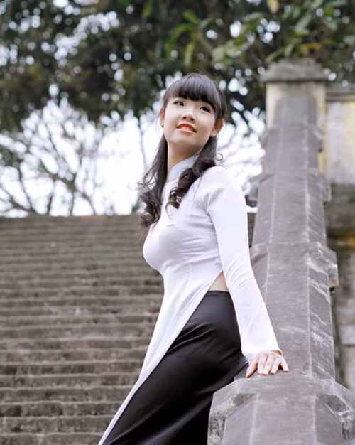 Dương Thu Trang hiện là học sinh lớp 10A15 Trường THPT Kim Liên (Hà Nội) Dương Thu Trang hiện là học sinh lớp 10A15 Trường THPT Kim Liên (Hà Nội)