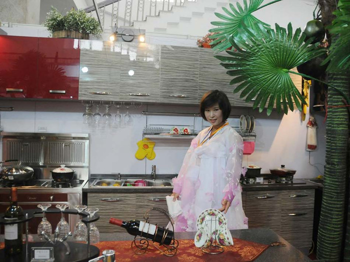 Tại Hội chợ Thương mại Quốc tế Mùa thu Bình Nhưỡng còn có nhiều gian hàng khác như các gian hàng đồ gia dụng, giao thông vận tải,... Tại Hội chợ Thương mại Quốc tế Mùa thu Bình Nhưỡng còn có nhiều gian hàng khác như các gian hàng đồ gia dụng, giao thông vận tải,...