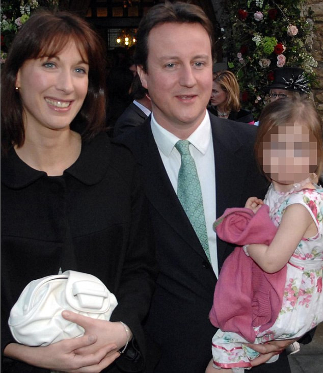Vợ chồng Thủ tướng Anh David Cameron và cô con gái Nancy. Vợ chồng Thủ tướng Anh David Cameron và cô con gái Nancy.