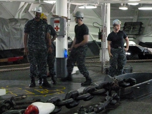 Thấy được chụp hình liền... đóng phim "gây hấn" với chiến hữu! Thấy được chụp hình liền... đóng phim "gây hấn" với chiến hữu!