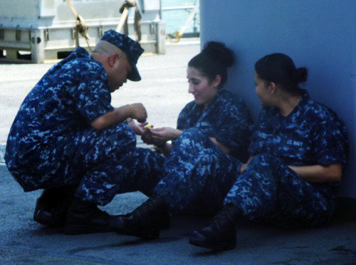 Tưởng xin xỏ điều gì, hoá ra là nhờ... coi bói bằng chỉ tay! Tưởng xin xỏ điều gì, hoá ra là nhờ... coi bói bằng chỉ tay!