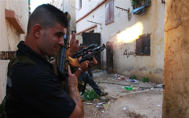 Một tay súng Hồi giáo Sunni. Một tay súng Hồi giáo Sunni.