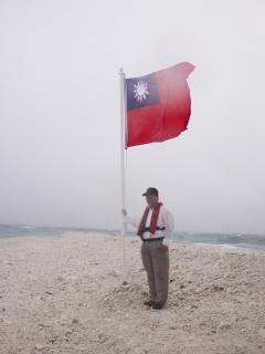 Lý Hồng Nguyên, Bộ trưởng Bộ Nội chính Đài Loan cắm cờ trái phép trên bãi Bàn Than, Trường Sa, Việt Nam ngày 31/8