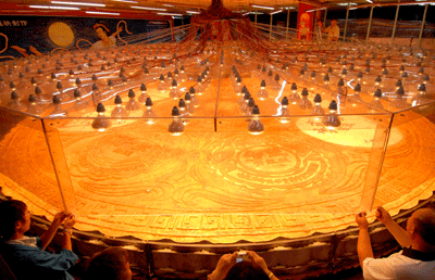 Chiếc bánh trung thu đã trở thành món ăn truyền thống trong mỗi đợt Tết Trung thu ở nhiều nước. Chiếc bánh trung thu đã trở thành món ăn truyền thống trong mỗi đợt Tết Trung thu ở nhiều nước.