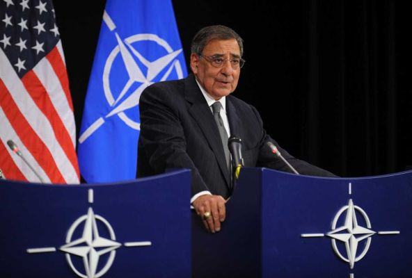 Bộ trưởng Quốc phòng Mỹ Leon Panetta. Bộ trưởng Quốc phòng Mỹ Leon Panetta.