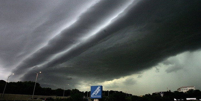 Bão mạnh đã càn quét qua nhiều vùng ở Mỹ. Bão mạnh đã càn quét qua nhiều vùng ở Mỹ.