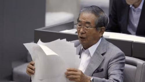 Thống đốc Tokyo Shintaro Ishihara muốn có chính sách cứng rắn trong tranh chấp đảo Senkaku. Thống đốc Tokyo Shintaro Ishihara muốn có chính sách cứng rắn trong tranh chấp đảo Senkaku.