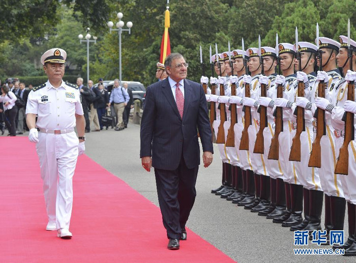 Bộ trưởng Quốc phòng Mỹ Leon Panetta trong chuyến thăm hạm đội Bắc Hải, hải quân Trung Quốc. Bộ trưởng Quốc phòng Mỹ Leon Panetta trong chuyến thăm hạm đội Bắc Hải, hải quân Trung Quốc.