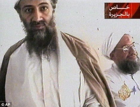 Osama bin Laden (trái) và phó tướng của mình, Ayman al-Zawahiri. Osama bin Laden (trái) và phó tướng của mình, Ayman al-Zawahiri.