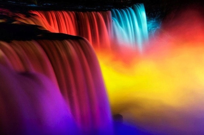 Không cao nhưng thác Niagra rất rộng. Với trung bình gần 110.000 m³ nước đổ xuống mỗi phút, đây là thác nước mạnh nhất ở Bắc Mỹ. Không cao nhưng thác Niagra rất rộng. Với trung bình gần 110.000 m³ nước đổ xuống mỗi phút, đây là thác nước mạnh nhất ở Bắc Mỹ.