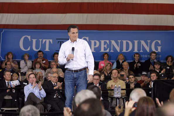 Ông Romney tại tòa thị chính ở Shelby Township, Michigan.