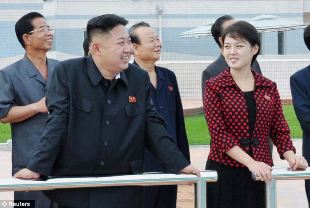 Phu nhân nhà lãnh đạo Kim Jong-un được cho là đã đến Hàn Quốc nhiều lần. Phu nhân nhà lãnh đạo Kim Jong-un được cho là đã đến Hàn Quốc nhiều lần.