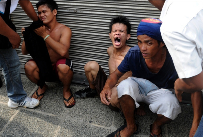 Cảnh đụng độ giữa cư dân khu ổ chuột và cảnh sát Manila, Philippines Cảnh đụng độ giữa cư dân khu ổ chuột và cảnh sát Manila, Philippines