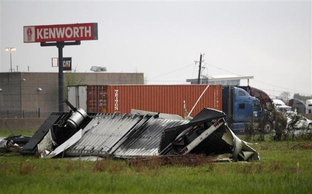 Hãng hàng không American Airlines đã phải hủy hơn 400 chuyến bay ở sân bay quốc tế Dallas-FortWorth – một trong 8 sân bay đông hành khách nhất trên thế giới. Hãng hàng không American Airlines đã phải hủy hơn 400 chuyến bay ở sân bay quốc tế Dallas-FortWorth – một trong 8 sân bay đông hành khách nhất trên thế giới.