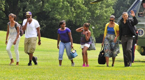 Trở về Nhà Trắng sau kỳ nghỉ ở trại David. Trở về Nhà Trắng sau kỳ nghỉ ở trại David.