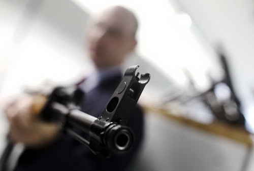 Dù đã bán được hàng triệu khẩu AK trên toàn thế giới, Izmash vẫn bị phá sản do làm ăn thua lỗ - Ảnh: Reuters